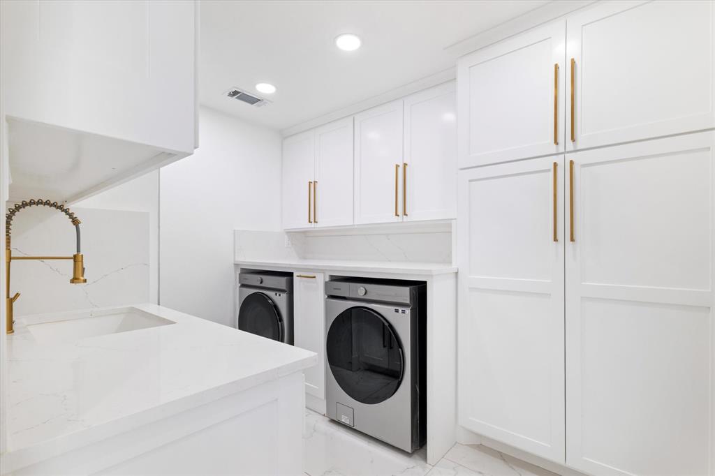 5407 Westgrove Drive Dallas, TX 75248 - Photo 31 of 40 a utility room with sink dryer and washer