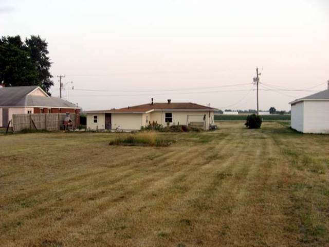 13604 Hurt Road Pekin, IL 61554 - Photo 3 of 6