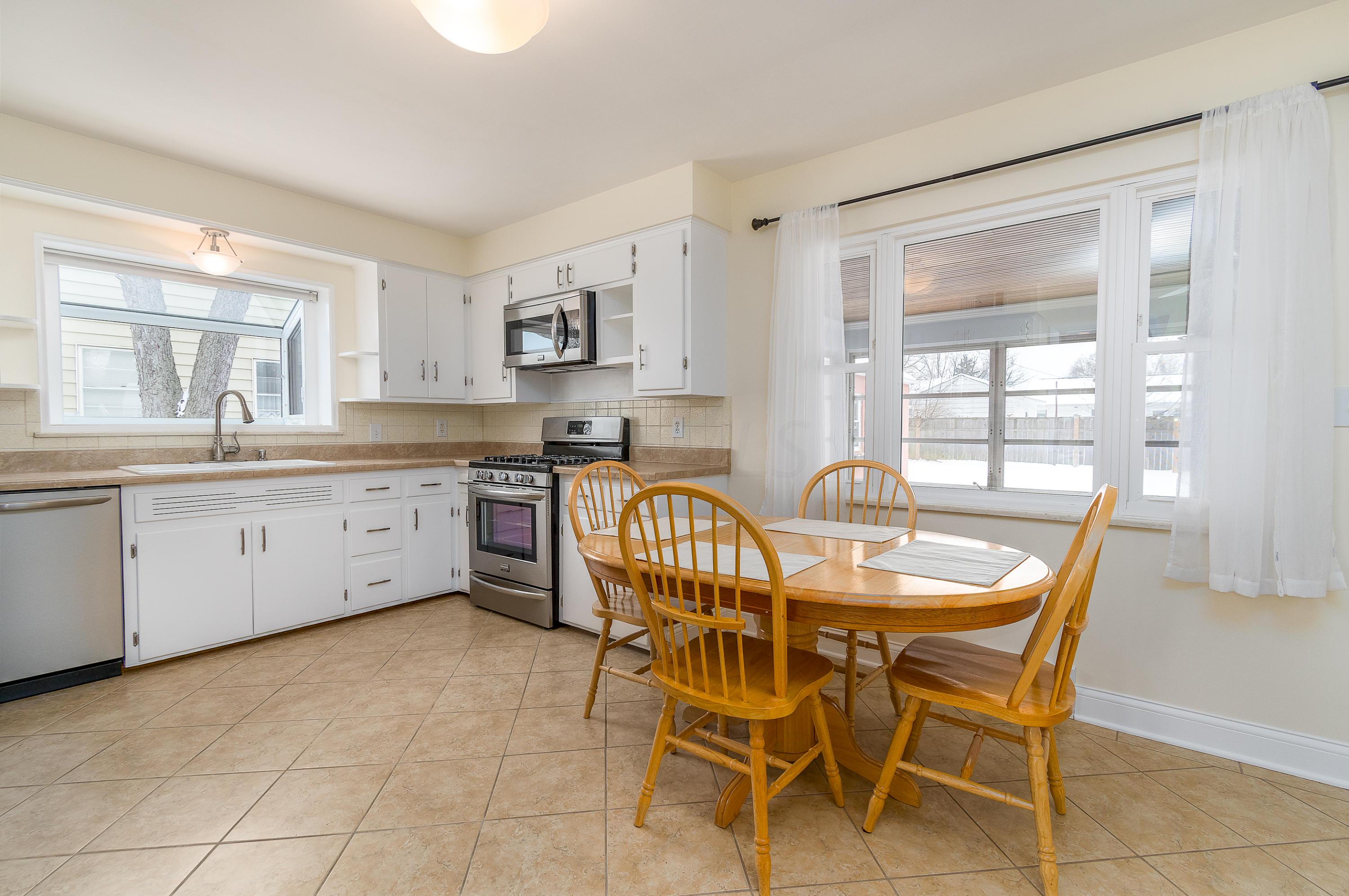 2087 Kentwell Road Columbus, OH 43221 - Photo 12 of 33
