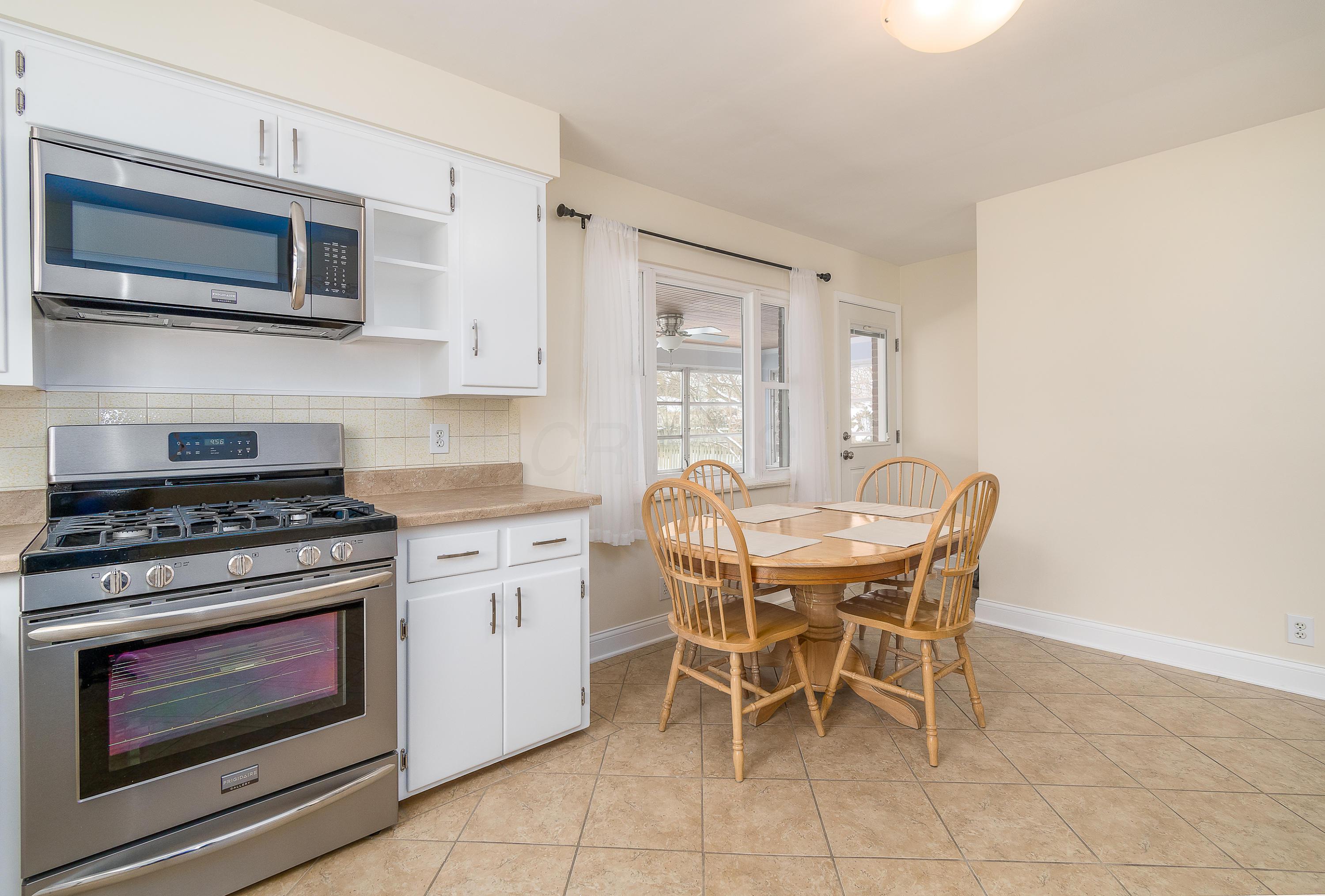 2087 Kentwell Road Columbus, OH 43221 - Photo 13 of 33