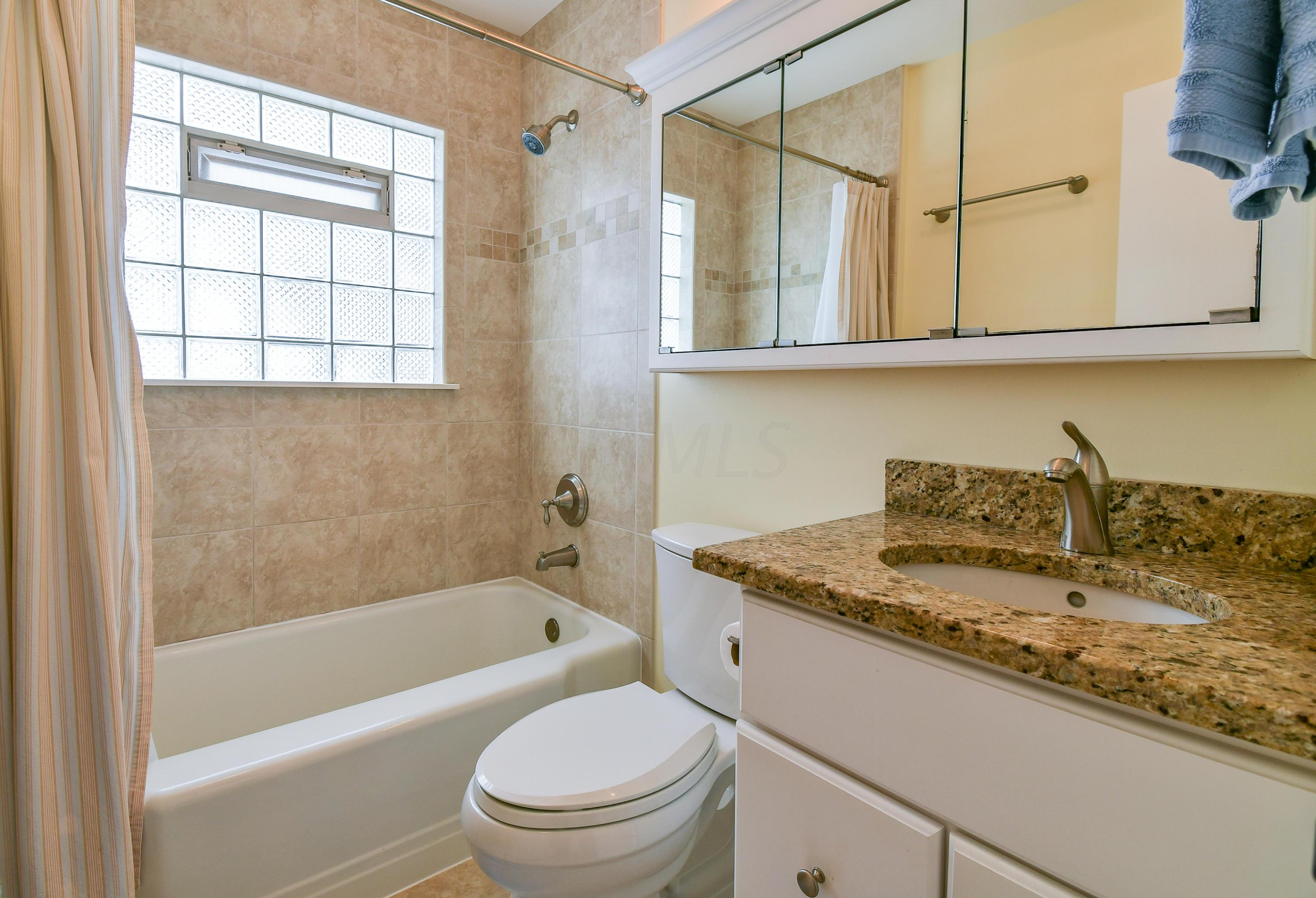 2087 Kentwell Road Columbus, OH 43221 - Photo 18 of 33