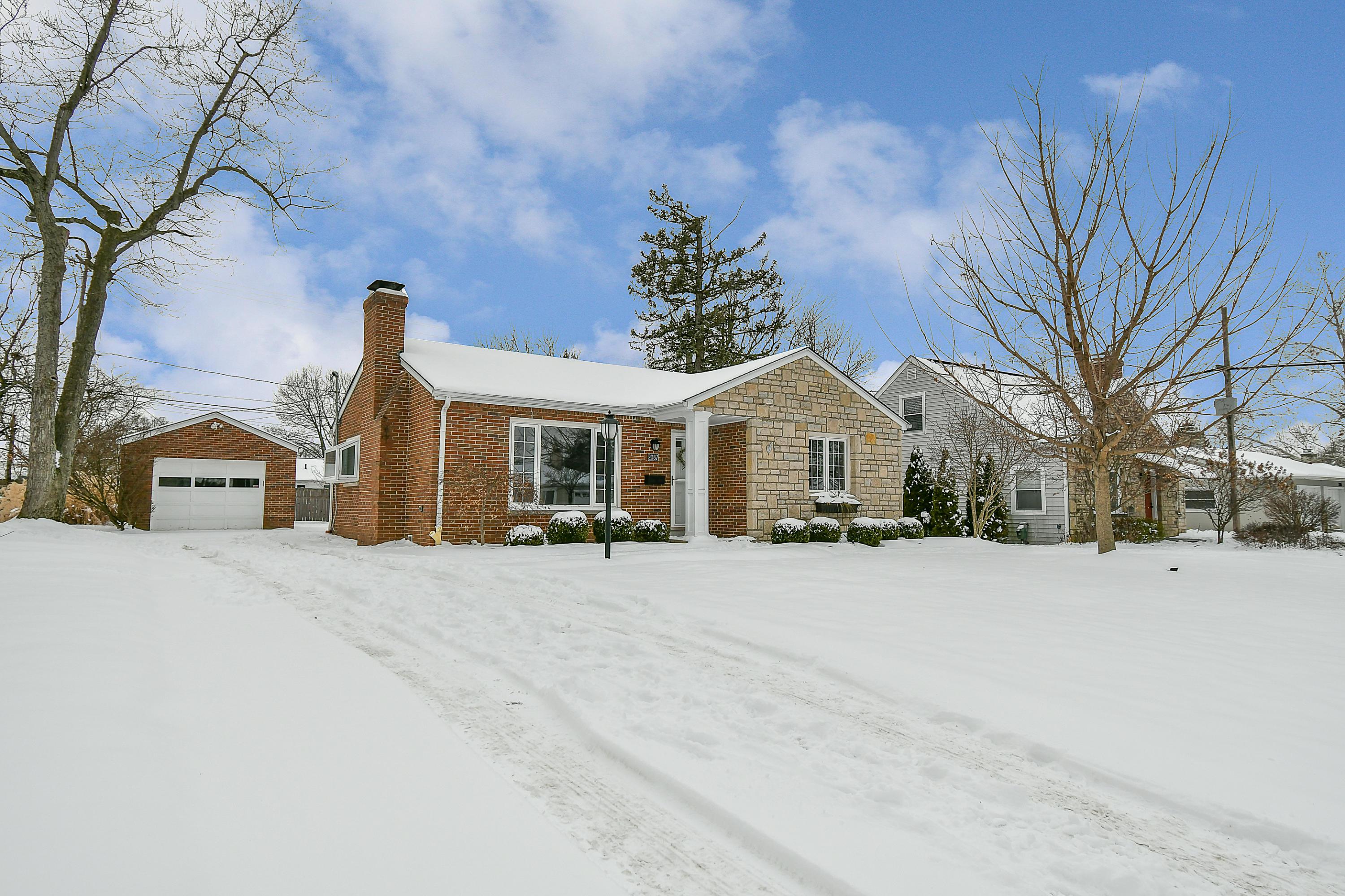 2087 Kentwell Road Columbus, OH 43221 - Photo 2 of 33