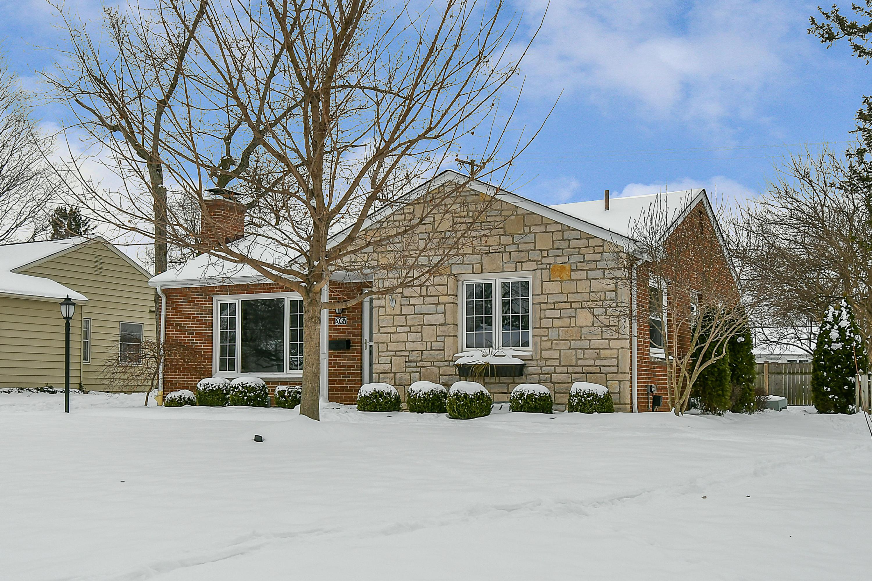 2087 Kentwell Road Columbus, OH 43221 - Photo 3 of 33
