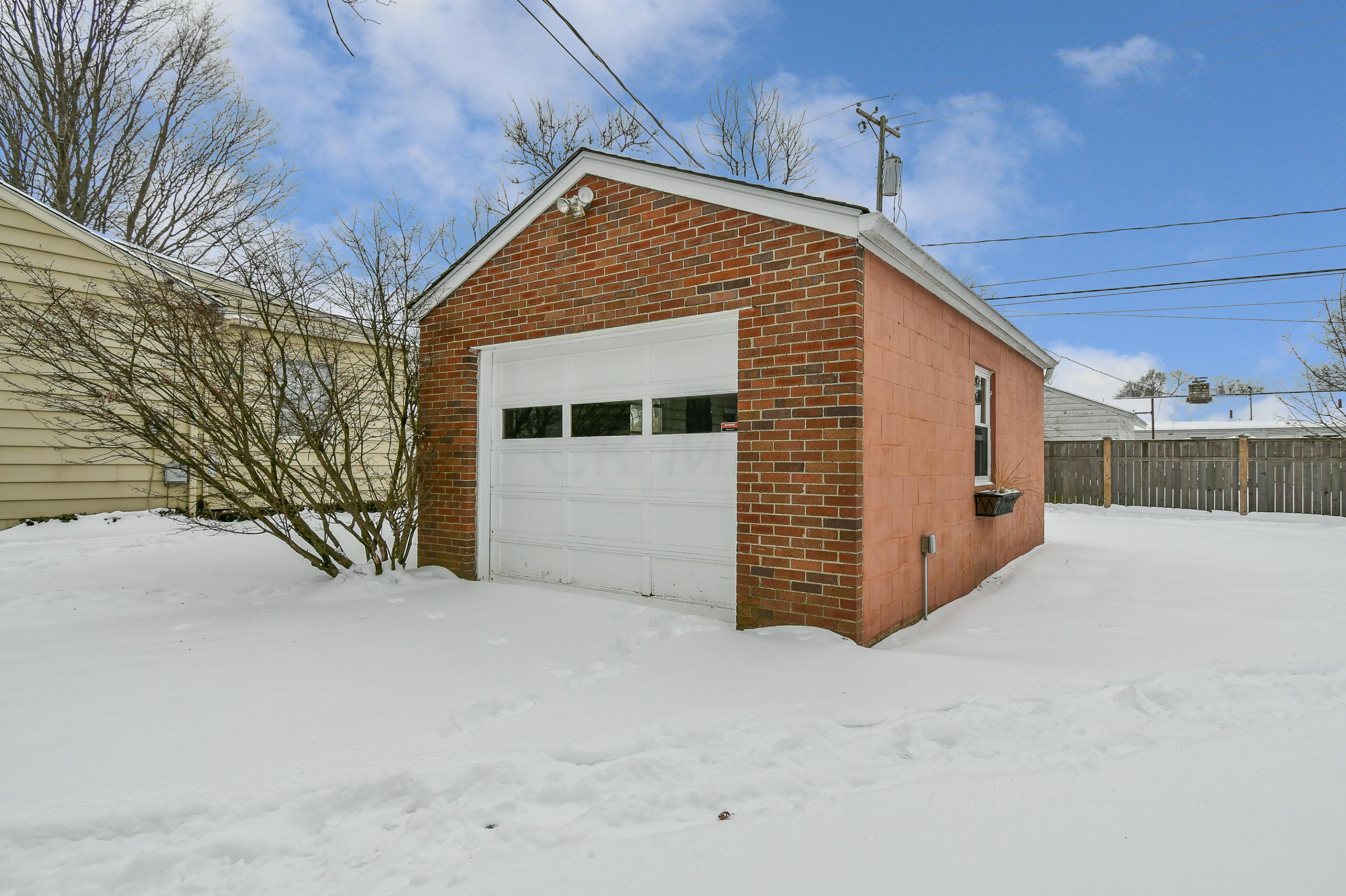 2087 Kentwell Road Columbus, OH 43221 - Photo 31 of 33