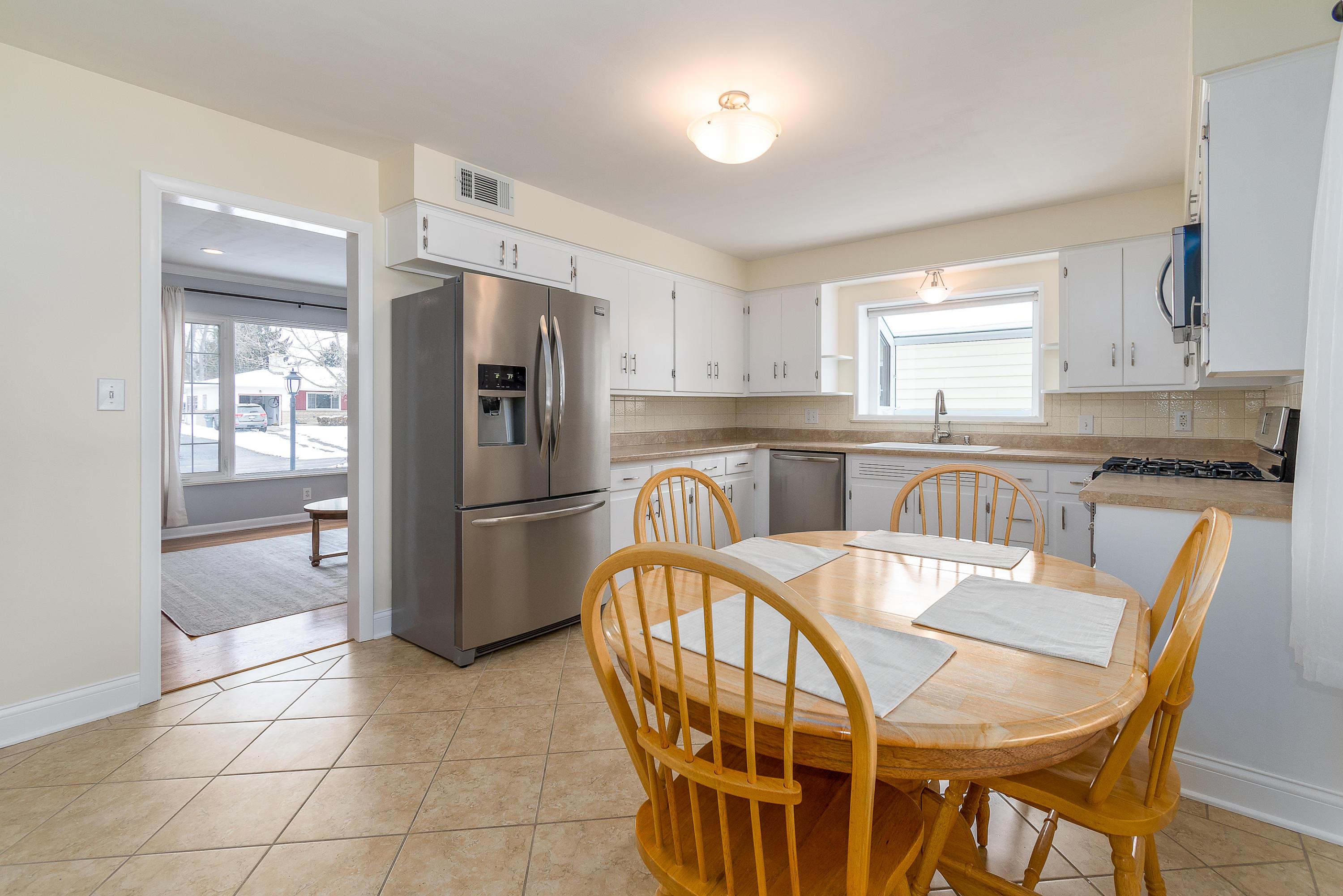 2087 Kentwell Road Columbus, OH 43221 - Photo 10 of 33
