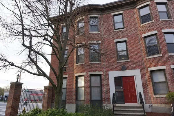 $2,500 | 2 Cypress Road, Unit 205, Boston, MA 02135