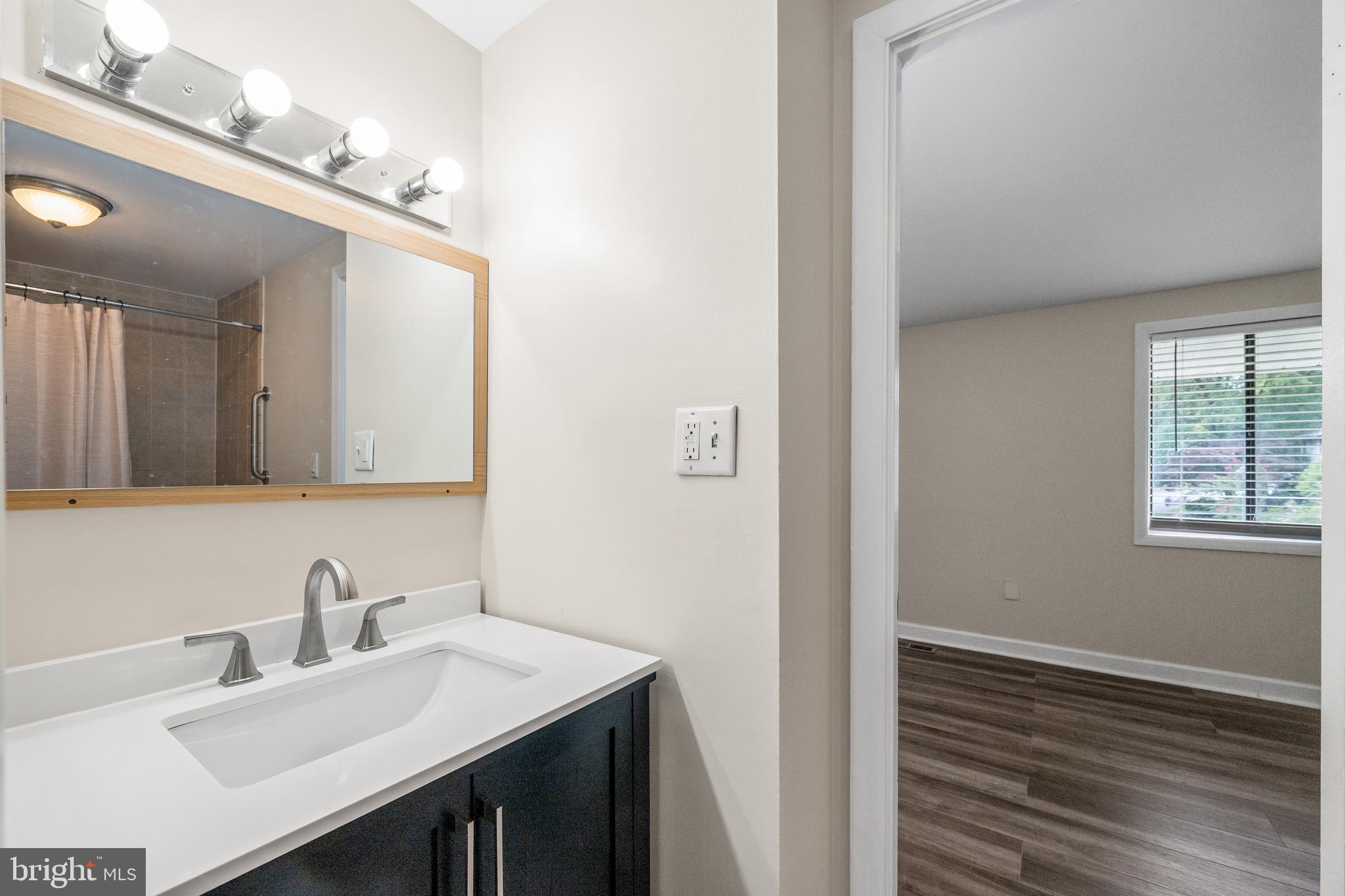 5407 Fallriver Row Court Columbia, MD 21044 - Photo 21 of 39 Upper level shared full bathroom w/tub shower