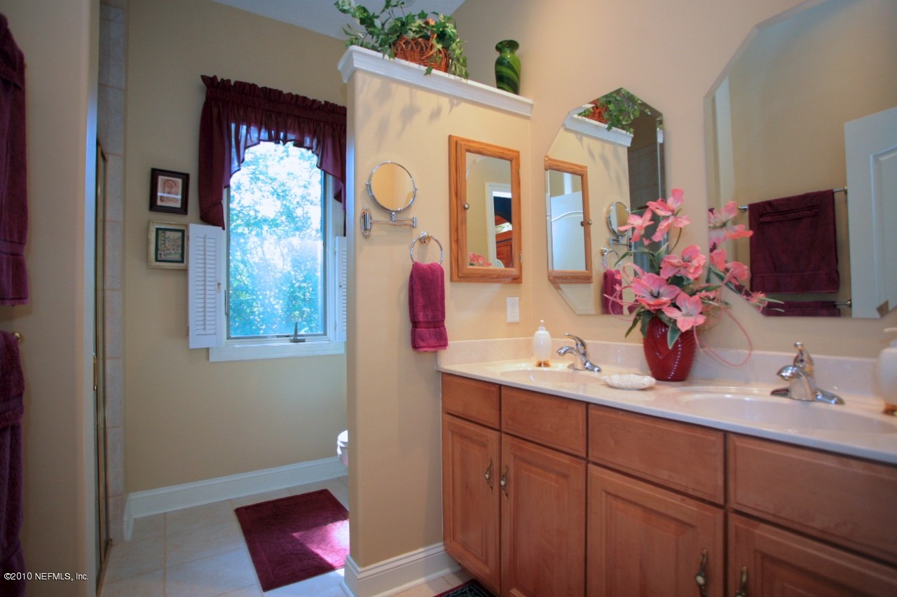 13900 Webb Road Jacksonville, FL 32218 - Photo 17 of 28 Guest Bath