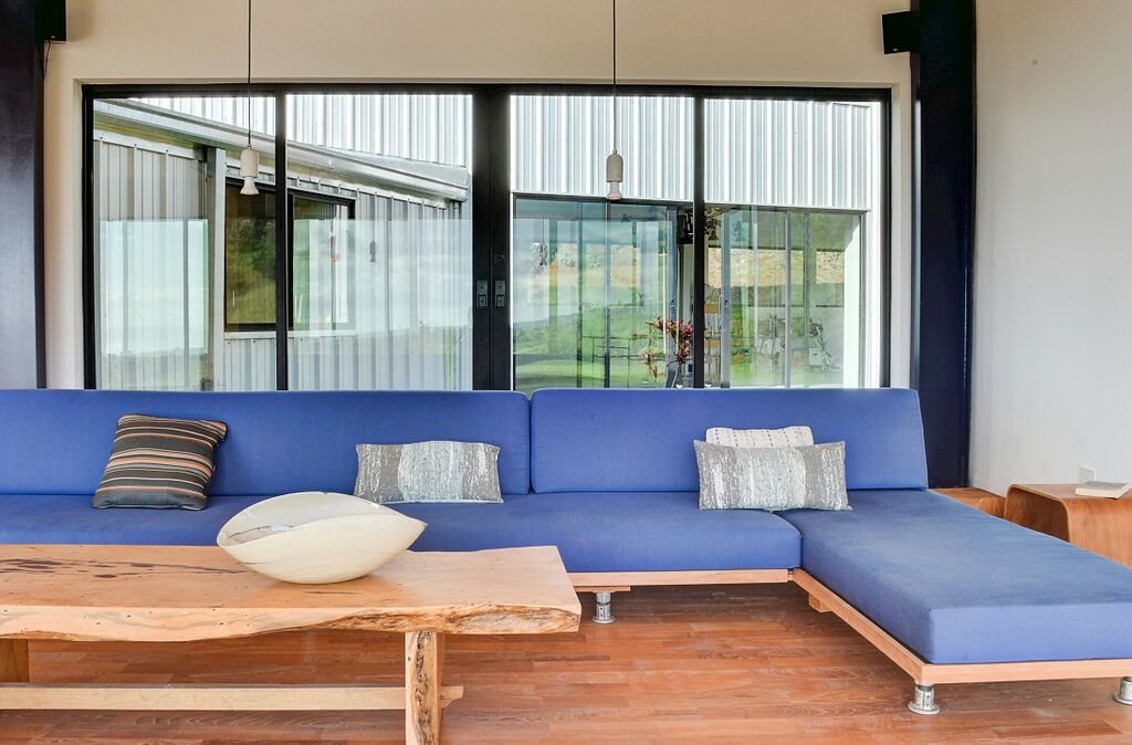 3 Piliwale Road Kula, HI 96790 - Photo 11 of 30 a room with furniture and a potted plant