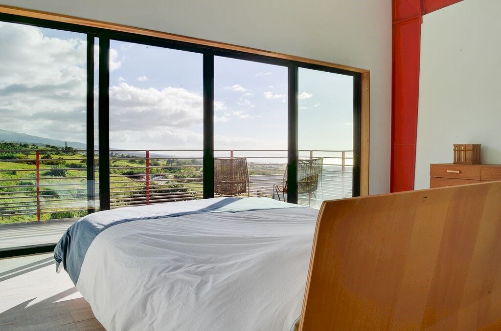 3 Piliwale Road Kula, HI 96790 - Photo 19 of 30 a bed sitting in a bedroom next to a large window