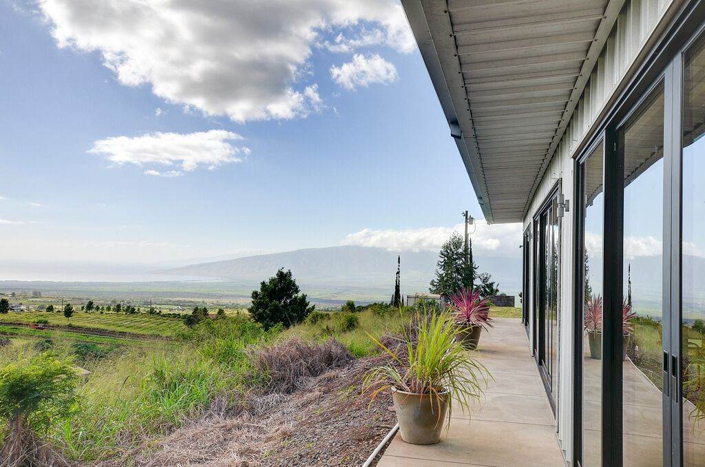 3 Piliwale Road Kula, HI 96790 - Photo 3 of 30 a view of a porch with sitting area