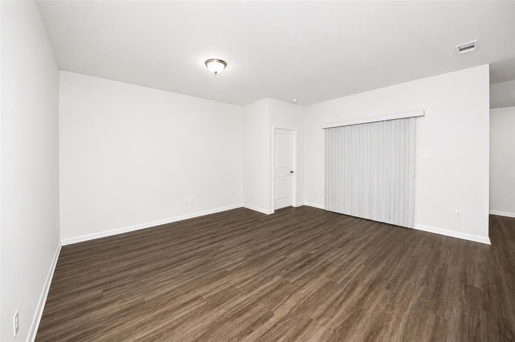 525 Jameson Springtown, TX 76082 - Photo 10 of 32 Gallery Image 10