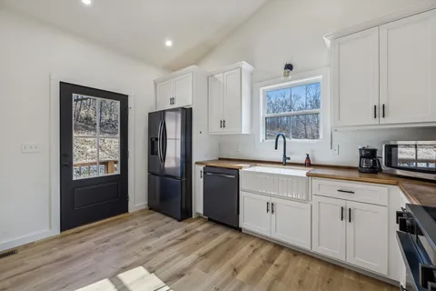 $400,000 | 133 Guices Creek Road, Cumberland City, TN 37050