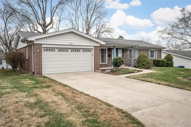$375,000 | 2909 Cypress Drive, St. Charles, MO 63301