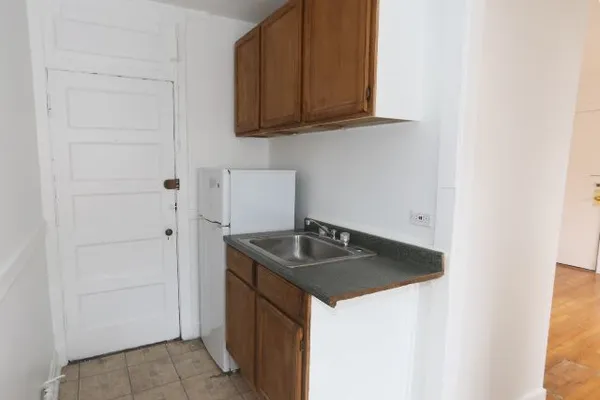 $1,250 | 3265 West Wrightwood Avenue, Unit 3T, Chicago, IL 60647