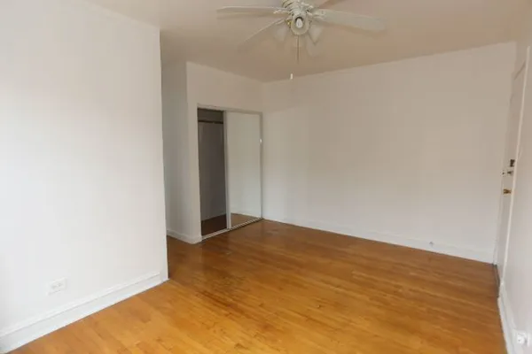$1,250 | 3265 West Wrightwood Avenue, Unit 3T, Chicago, IL 60647