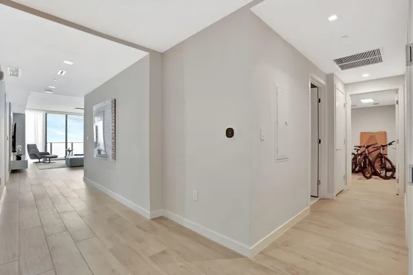 a view of entryway with bathroom
