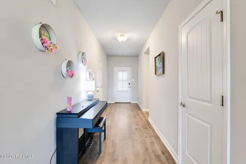 $275,000 | 6910 Spg Lk Drive, Maurice, LA 70555