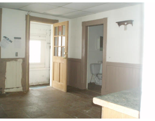 376 Orange Street Springfield, MA 01108 - Photo 3 of 8