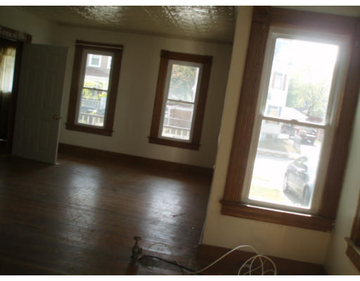376 Orange Street Springfield, MA 01108 - Photo 4 of 8
