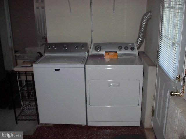 6002 Chesworth Road Baltimore, MD 21228 - Photo 18 of 26 a utility room with dryer and washer