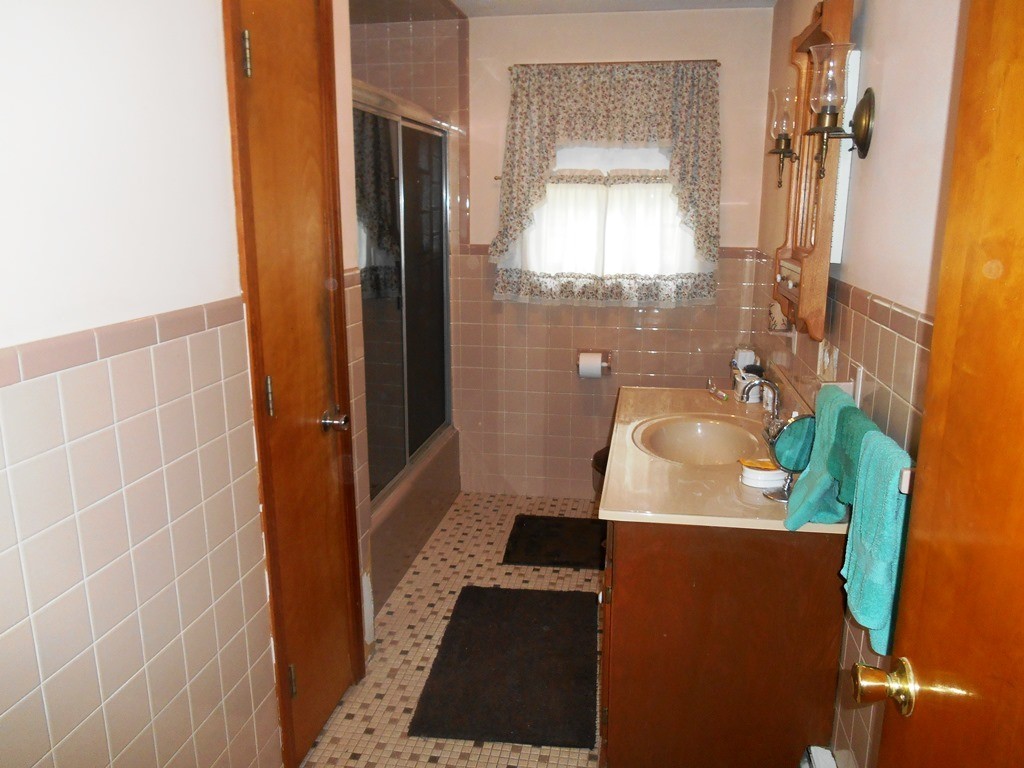 5 Hillcrest Road Dracut, MA 01826 - Photo 13 of 15 Gallery Image 13