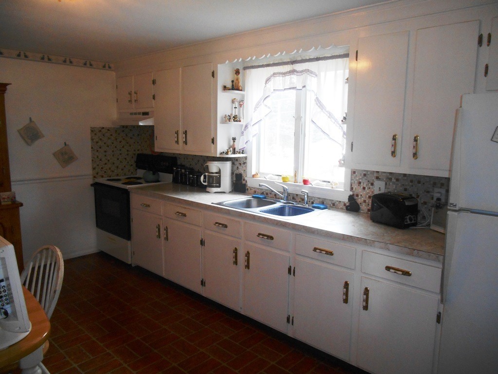 5 Hillcrest Road Dracut, MA 01826 - Photo 6 of 15 Gallery Image 6