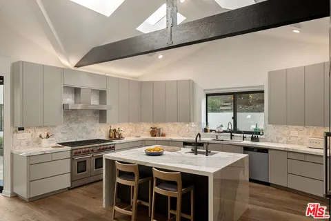 $5,395,000 | 28222 Via Acero, Malibu, CA 90265