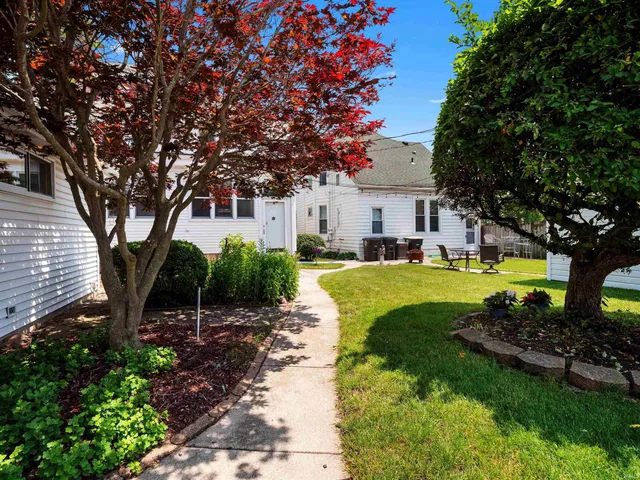 $384,900 | 2402 Broadway, Fort Wayne, IN 46807