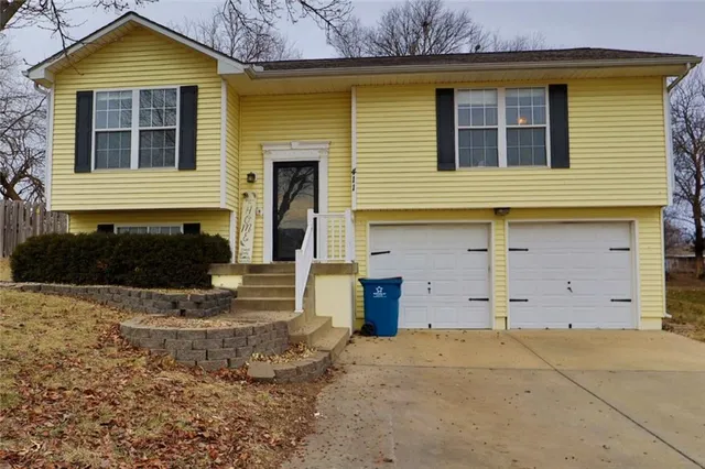 $255,000 | 411 College Terrace, Odessa, MO 64076