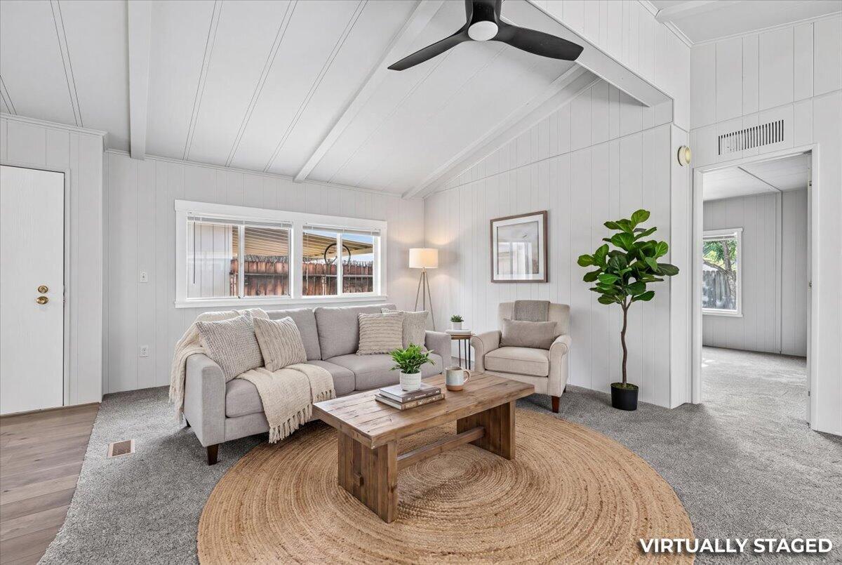 555 Freeman Road, Unit 127 Central Point, OR 97502 - Photo 5 of 32 a living room with furniture and a potted plant