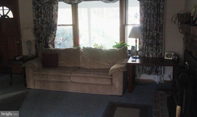 9026 Chestnut Grove Road Frederick, MD 21701 - Photo 20 of 25 Living Room