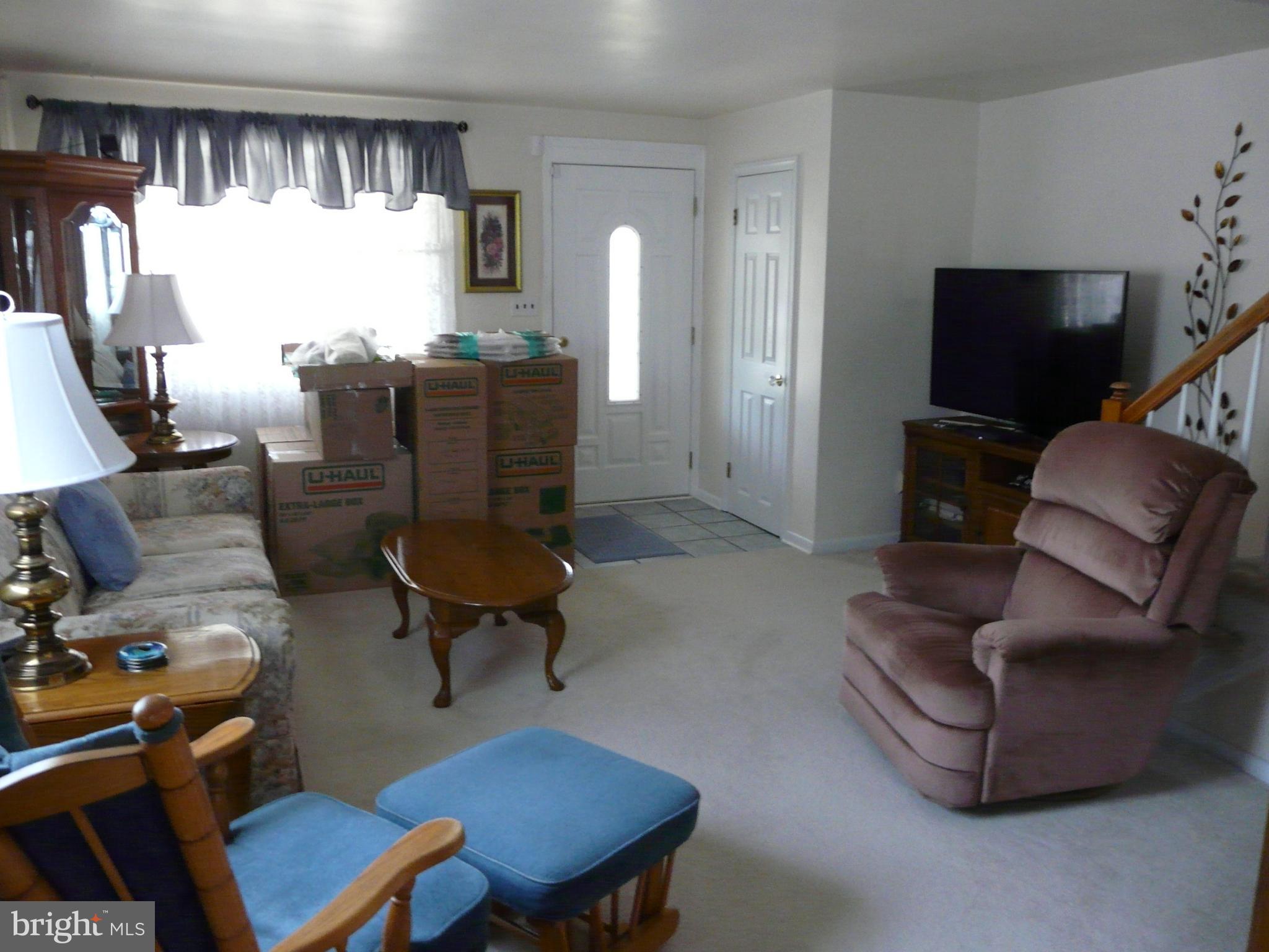 2827 Creston Road Baltimore, MD 21222 - Photo 18 of 47 Living Room