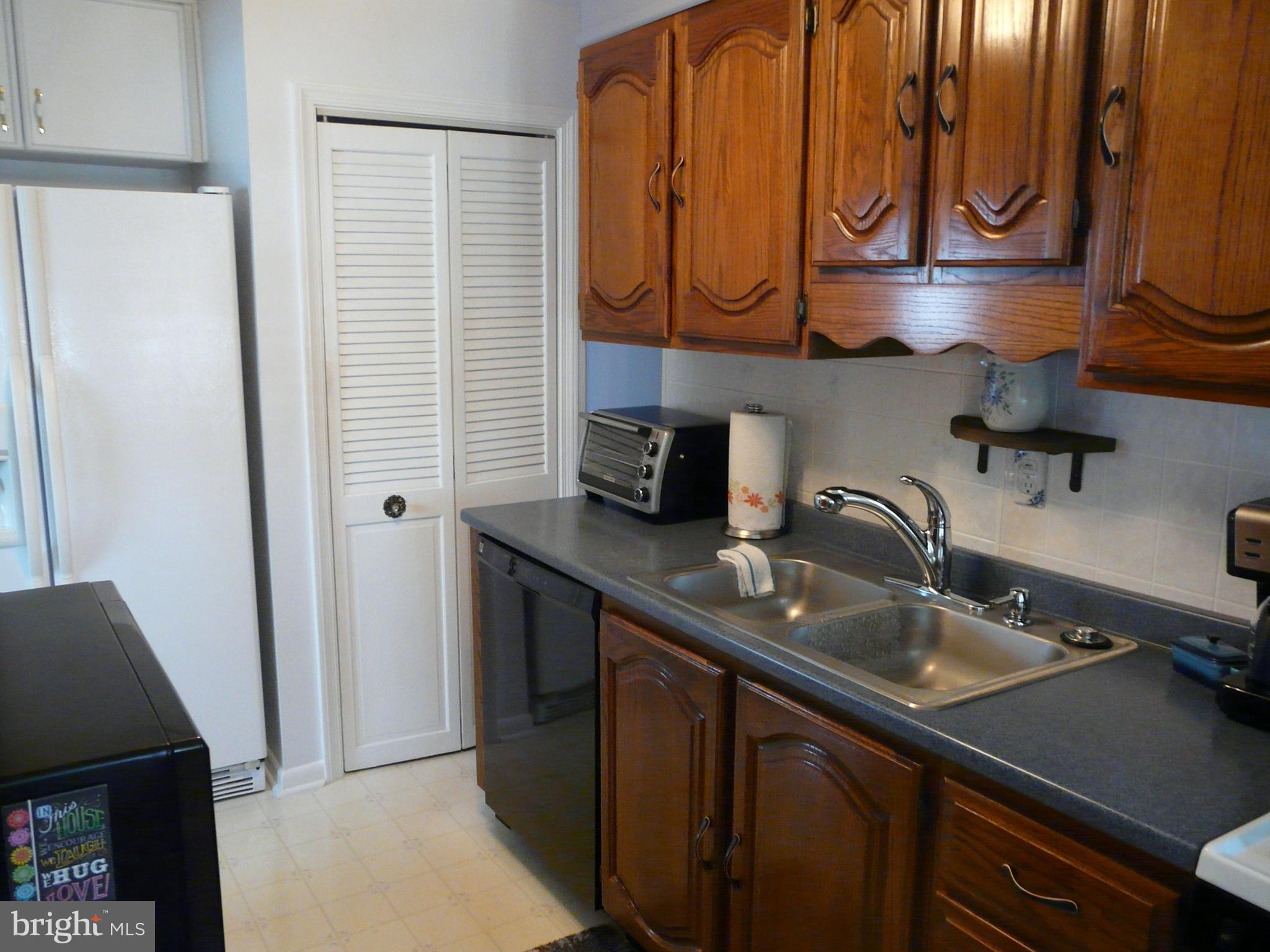 2827 Creston Road Baltimore, MD 21222 - Photo 22 of 47 Kitchen