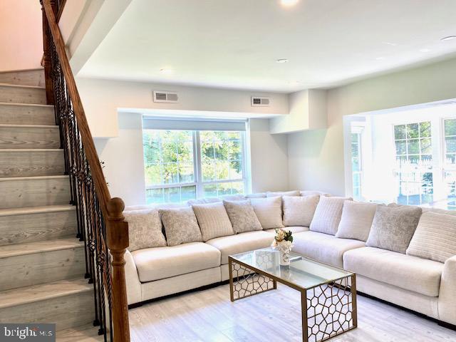 3416 Fox Mill Road Oakton, VA 22124 - Photo 16 of 32 living