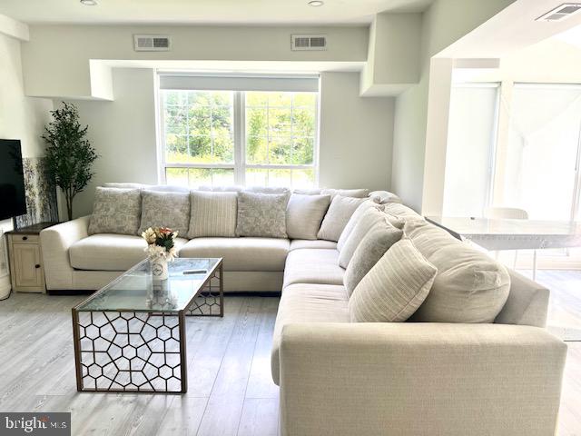 3416 Fox Mill Road Oakton, VA 22124 - Photo 6 of 32 family room