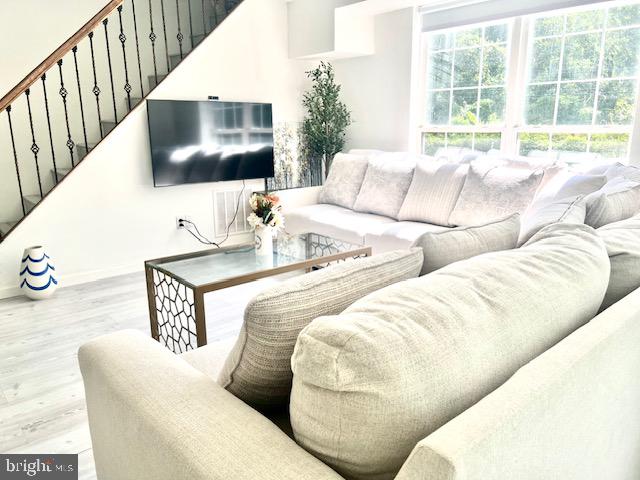 3416 Fox Mill Road Oakton, VA 22124 - Photo 7 of 32 living room