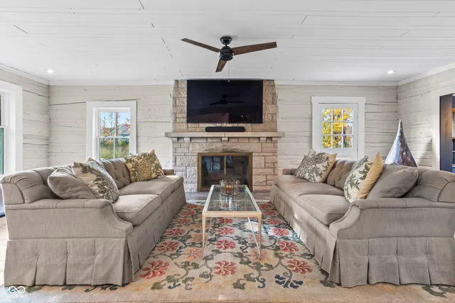 $1,299,999 | 5255 Highway 421, Zionsville, IN 46077