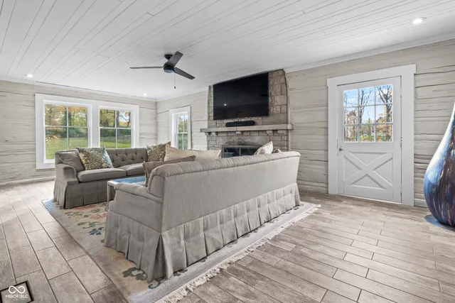 $1,299,999 | 5255 Highway 421, Zionsville, IN 46077