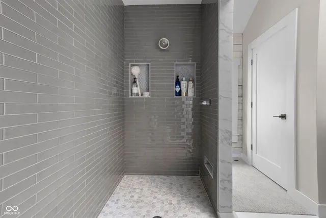 $1,299,999 | 5255 Highway 421, Zionsville, IN 46077