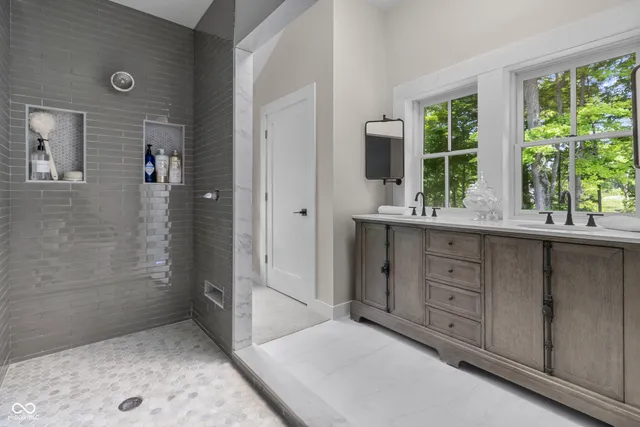 $1,299,999 | 5255 Highway 421, Zionsville, IN 46077