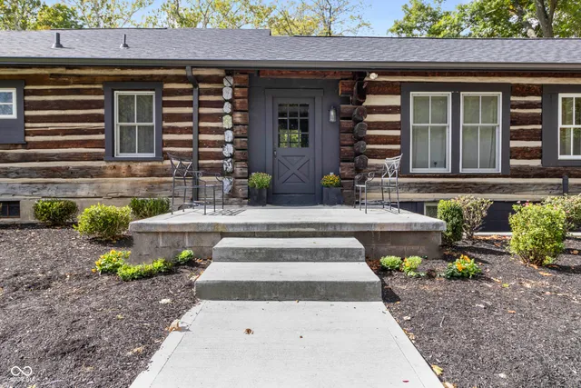 $1,299,999 | 5255 Highway 421, Zionsville, IN 46077