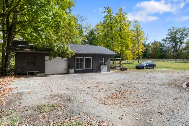 $1,299,999 | 5255 Highway 421, Zionsville, IN 46077