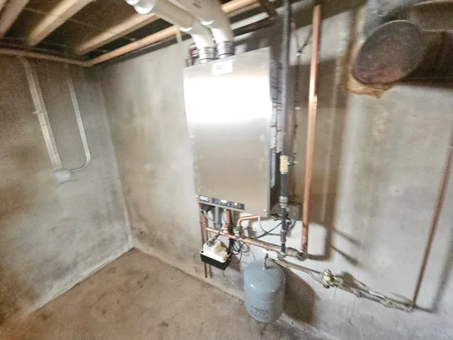 a bathroom with a tub