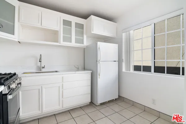 $3,200 | 1937 South Bedford Street, Unit 4, Los Angeles, CA 90034