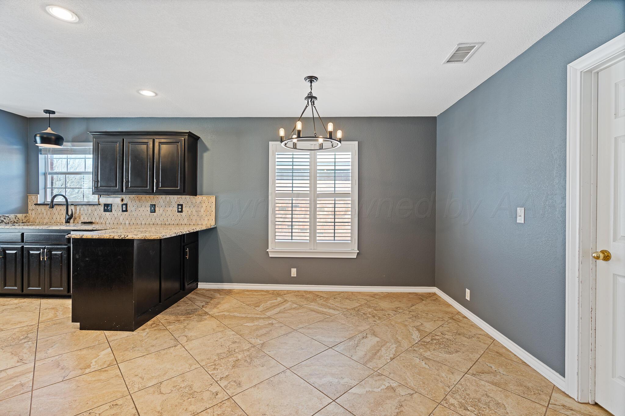 5807 Nicholas Circle Amarillo, TX 79109 - Photo 6 of 29 5807 Nicholas Circle-17