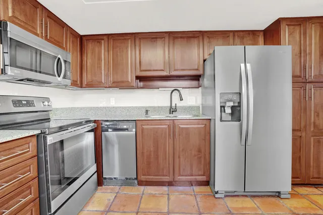 $4,000 | 300 Inlet Way, Unit 2, Palm Beach Shores, FL 33404