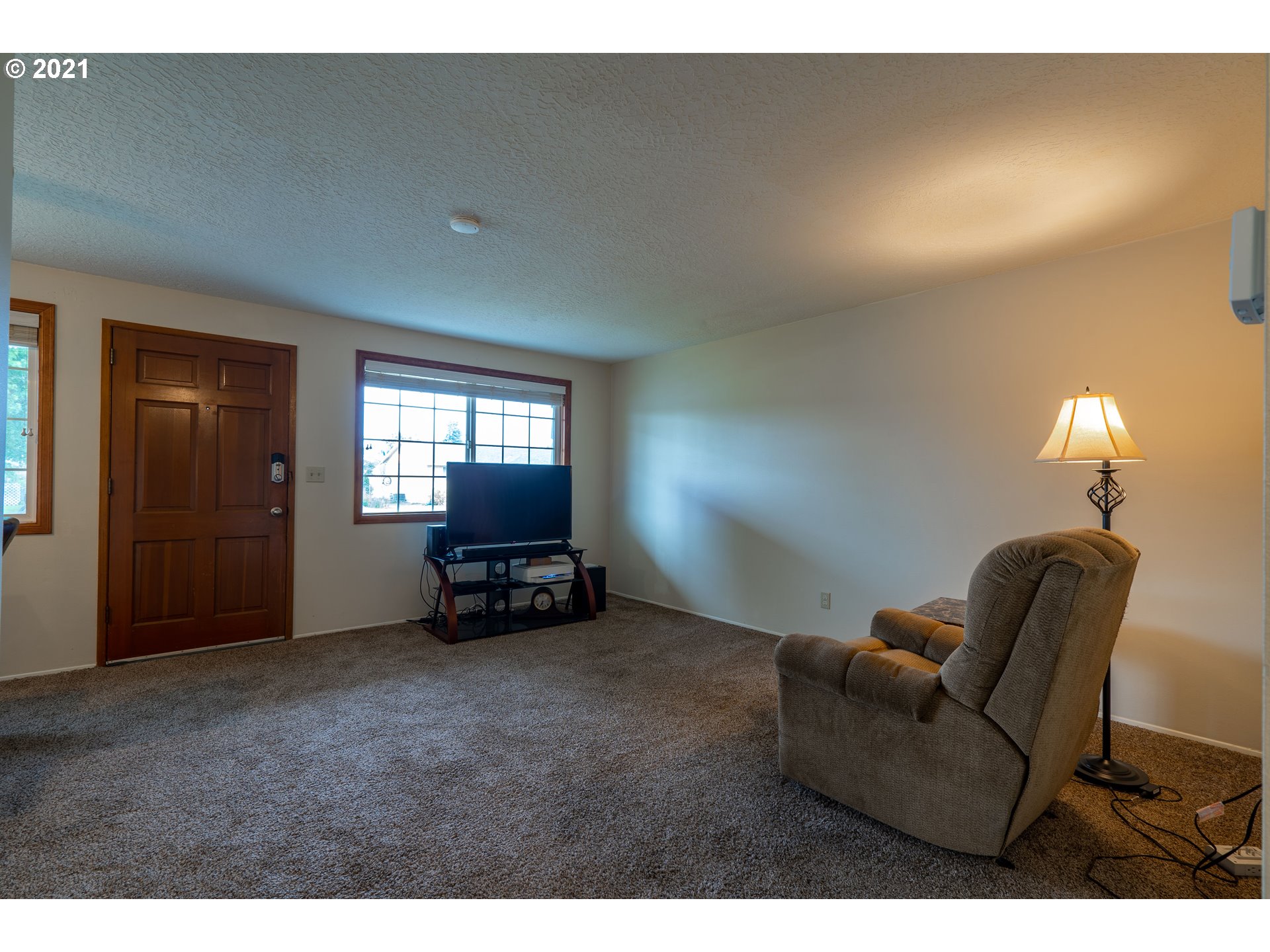 1885 Thompson Road Woodburn, OR 97071 - Photo 6 of 28 Gallery Image 6