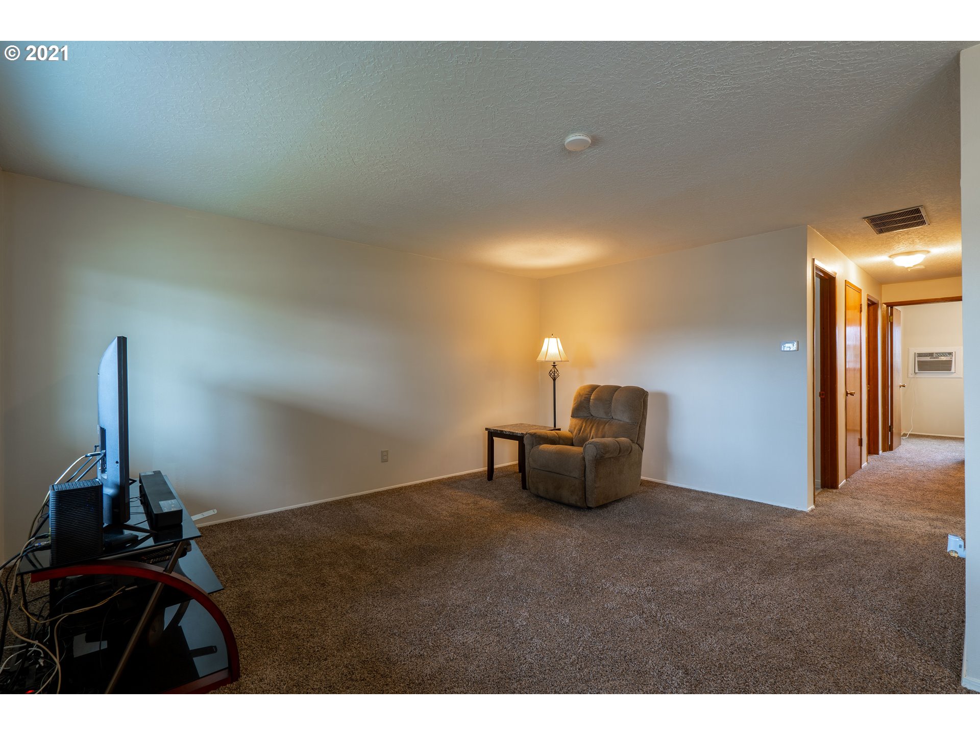 1885 Thompson Road Woodburn, OR 97071 - Photo 7 of 28 Gallery Image 7