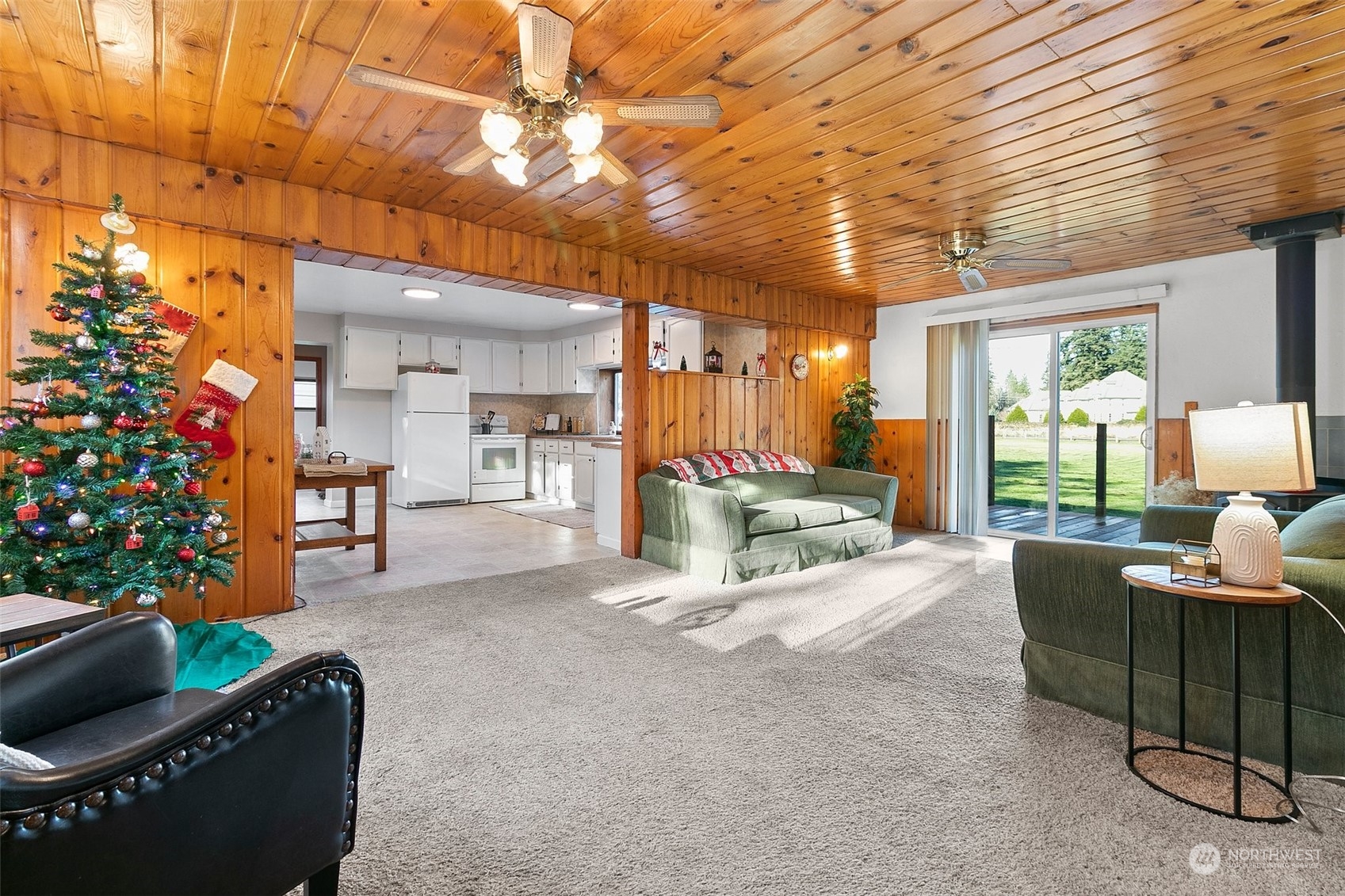 21650 Sweeney Road Southeast Maple Valley, WA 98038 - Photo 12 of 36 a living room with furniture and a potted plant